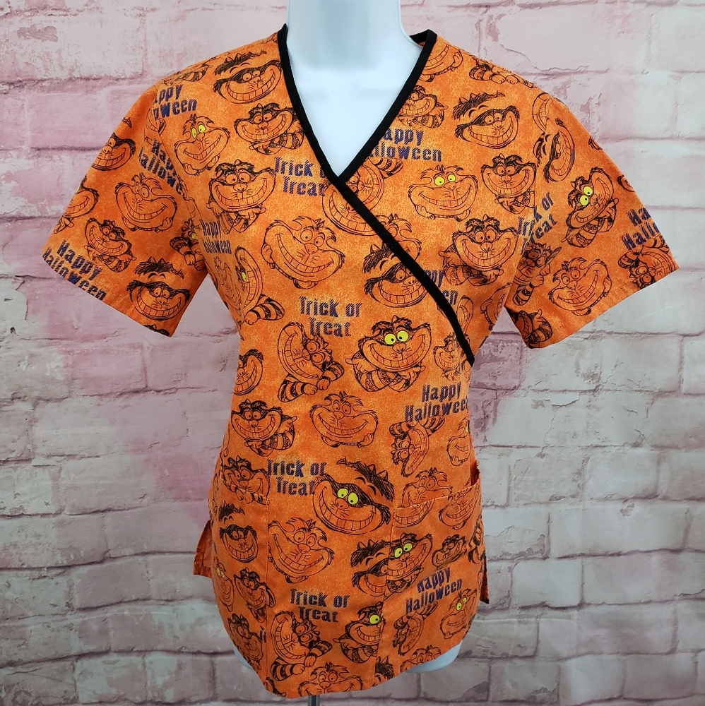 Womens Scrub Top Sz XS Halloween Cheshire Cat